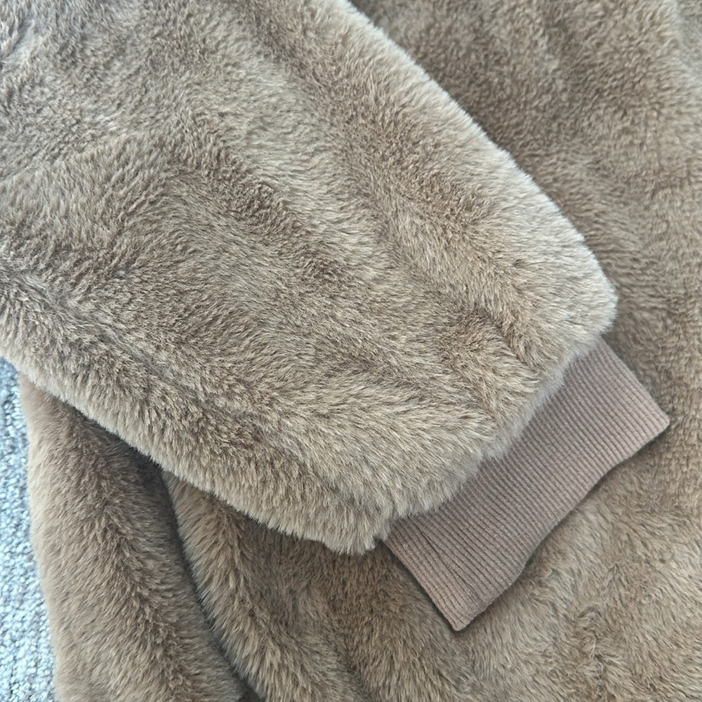 Faux fur Philosophy Pull Over - Picture 4 of 6